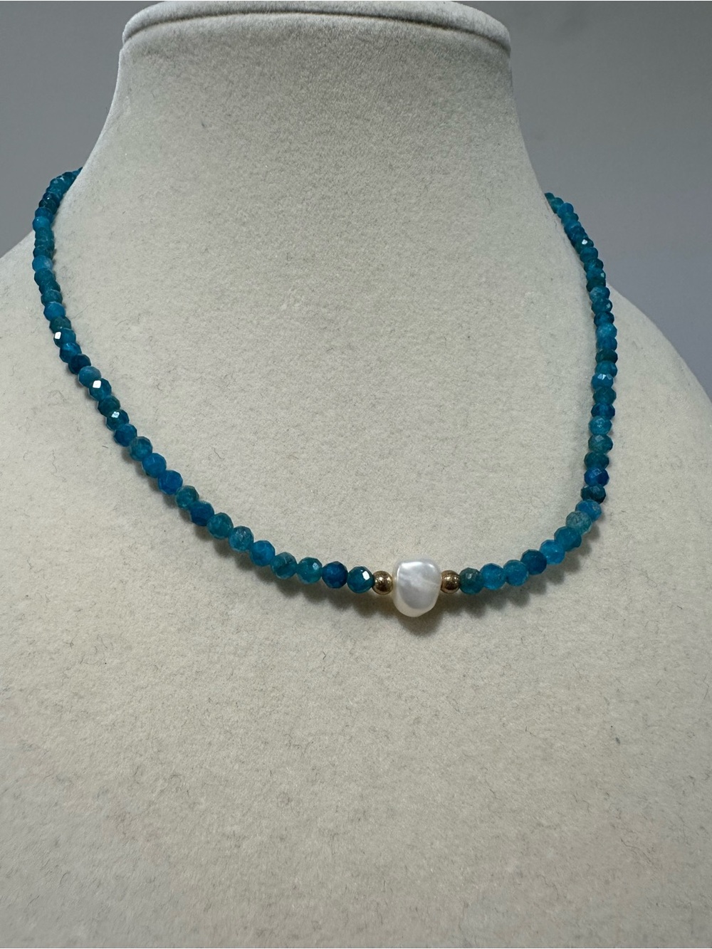Handmade Apatite Gemstone and Pearl Beaded Choker Necklace - Picture 2 of 3